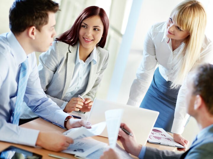 Vaga Home Office: Designer de Branding e Comunicação Visual Pleno na Consultoria Carreira Confidencial — 100% Remota